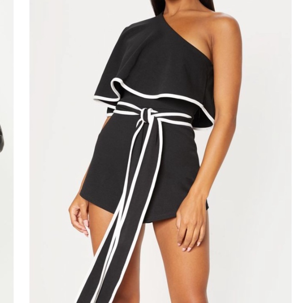 Monochrome contrast one shoulder romper